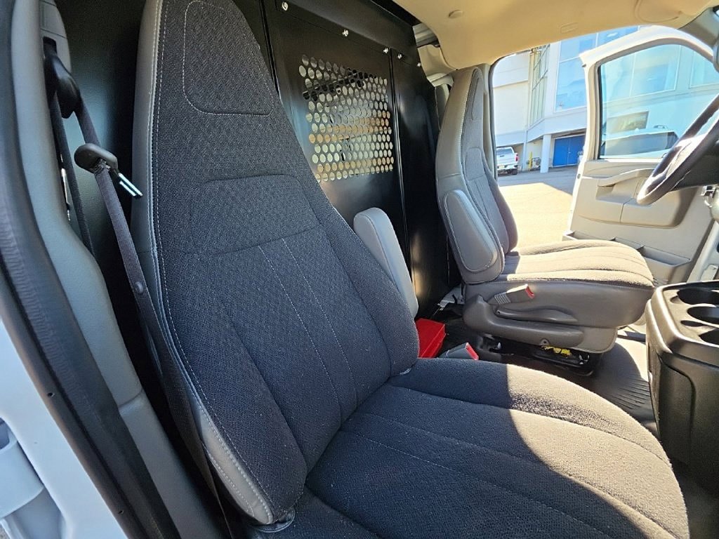 Used 2025 GMC Savana 2500 w/ Driver Convenience Package RWD image 21