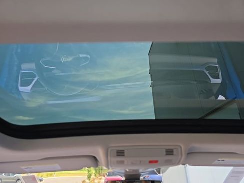 New 2026 Volkswagen Taos SE FWD image 15