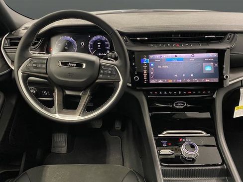 New 2026 Jeep Grand Cherokee Altitude image 5