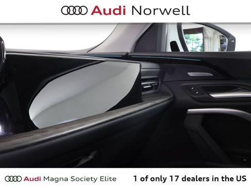 Used 2025 Audi Q5 Premium Plus w/ Premium Plus AWD/4WD image 8