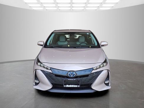 Used 2022 Toyota Prius Prime Limited FWD image 2