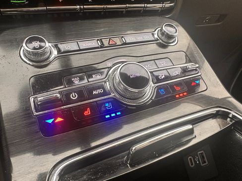 Used 2023 Lincoln Nautilus Reserve w/ Equipment Group 201A image 16