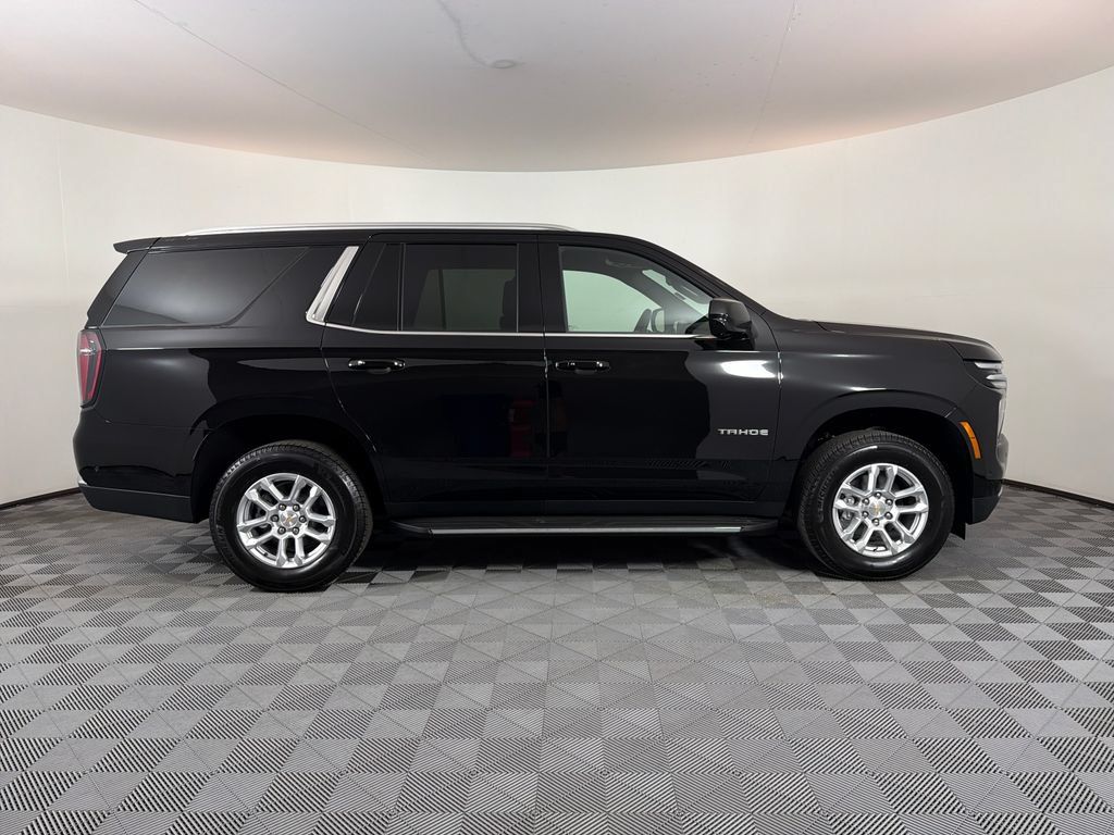Used 2026 Chevrolet Tahoe LS AWD/4WD image 2