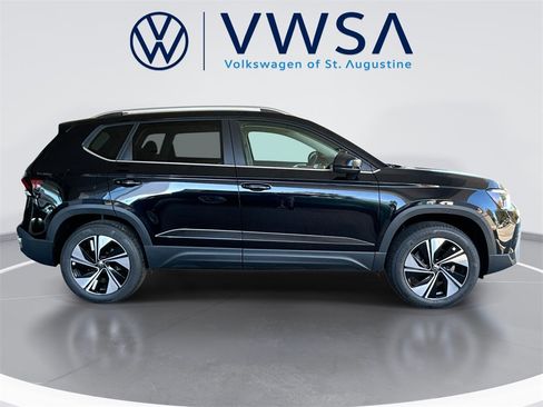 New 2026 Volkswagen Taos SE image 10