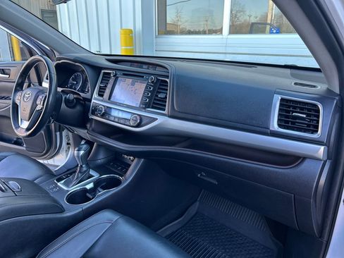 Used 2019 Toyota Highlander XLE image 33