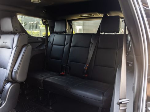 Used 2024 Cadillac Escalade Luxury RWD image 32