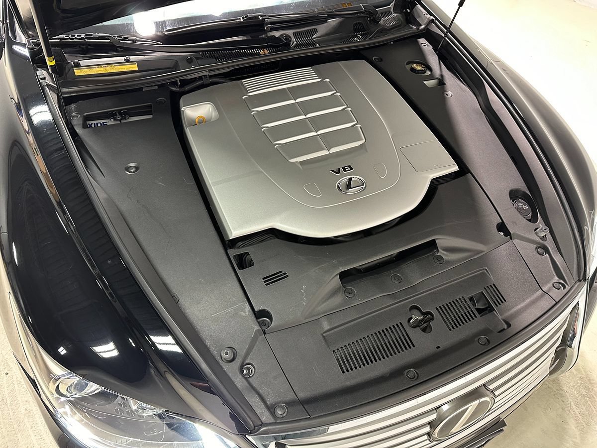 Used 2014 Lexus LS 460 AWD w/ Comfort Package image 3