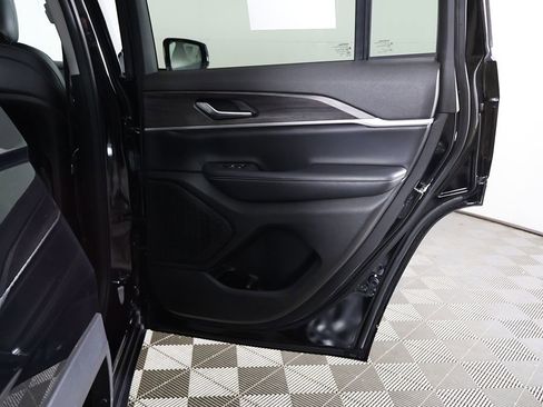 Used 2023 Jeep Grand Cherokee Limited AWD/4WD image 27