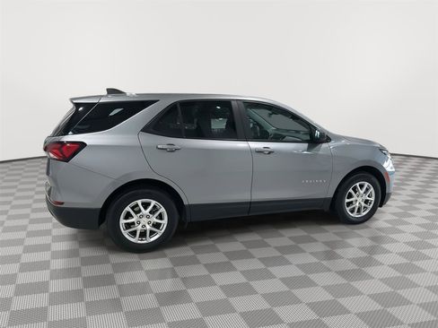 Used 2023 Chevrolet Equinox LS w/ LS Convenience Package image 6
