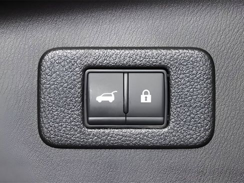 Used 2024 Nissan Armada Platinum w/ Captain's Chairs Package image 9