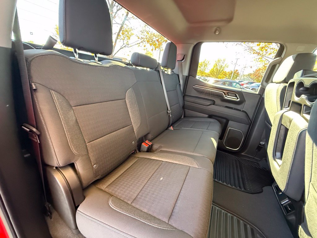 Used 2023 Chevrolet Silverado 1500 LT AWD/4WD image 27