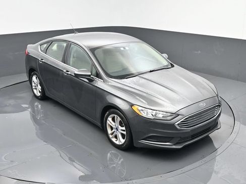 Used 2018 Ford Fusion SE FWD image 17