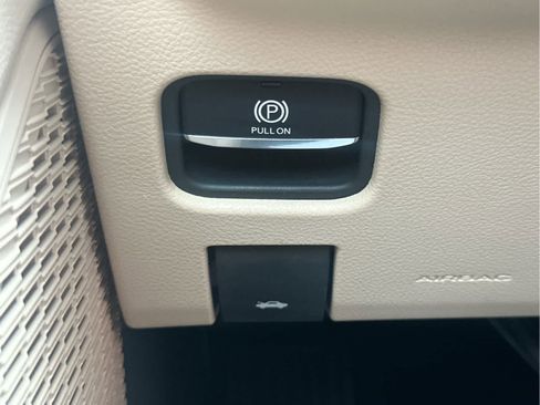 New 2025 Jeep Grand Cherokee Limited w/ Luxury Tech Group II image 39