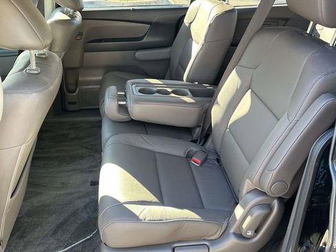 Used 2014 Honda Odyssey Touring Elite image 17