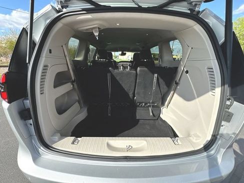 Used 2024 Chrysler Pacifica Touring-L FWD image 24