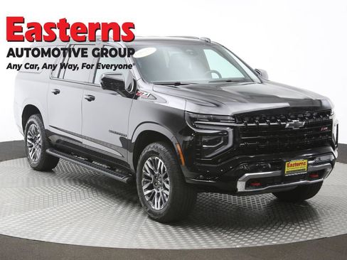 Used 2025 Chevrolet Suburban Z71 AWD/4WD image 3