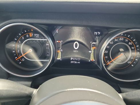 Used 2019 Jeep Wrangler Unlimited Sahara AWD/4WD image 16