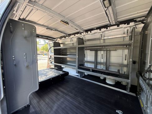 Used 2015 Chevrolet Express 2500 RWD image 27