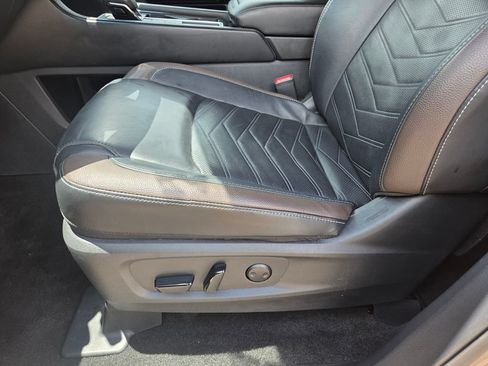 Used 2025 Nissan Pathfinder Platinum w/ Cargo Package FWD image 10