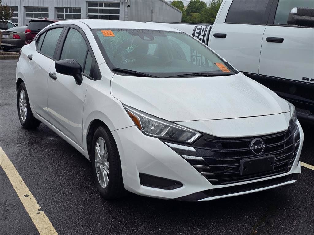Used 2024 Nissan Versa S FWD image 9