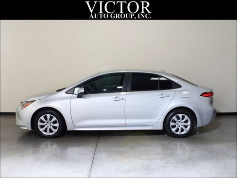 Used 2020 Toyota Corolla LE FWD image 1