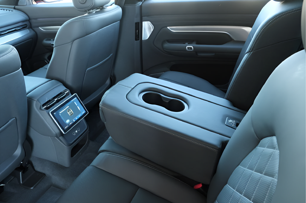 New 2024 VinFast VF 9 Plus AWD/4WD image 23