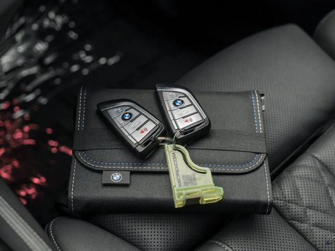 Used 2023 BMW 540i w/ M Sport Package image 86