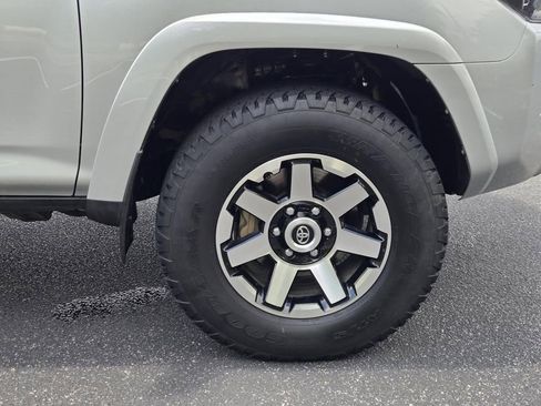 Used 2018 Toyota 4Runner TRD Off-Road Premium AWD/4WD image 11
