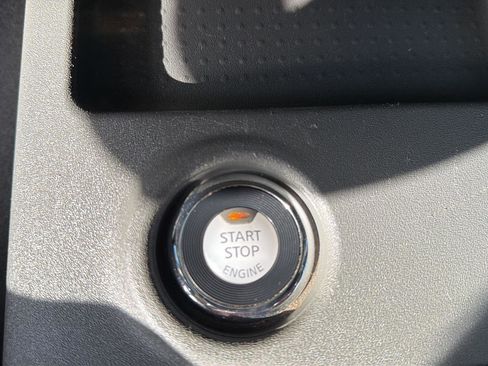 Used 2021 Nissan Frontier SV RWD image 11