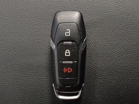 Used 2017 Ford Explorer XLT image 32