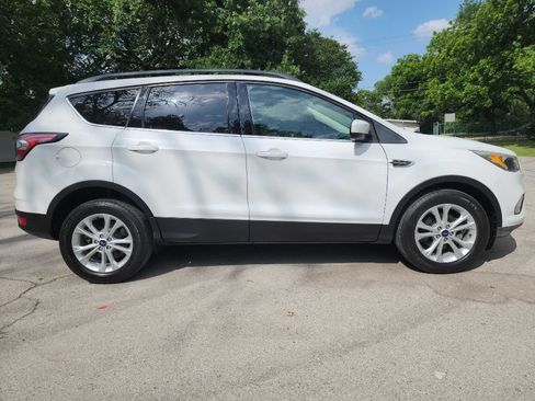 Used 2018 Ford Escape SE FWD image 11