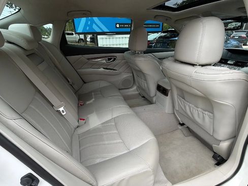 Used 2016 INFINITI Q70 L 3.7 w/ Deluxe Touring Package RWD image 24