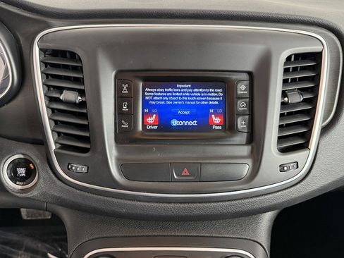 Used 2015 Chrysler 200 Limited w/ Convenience Group image 16