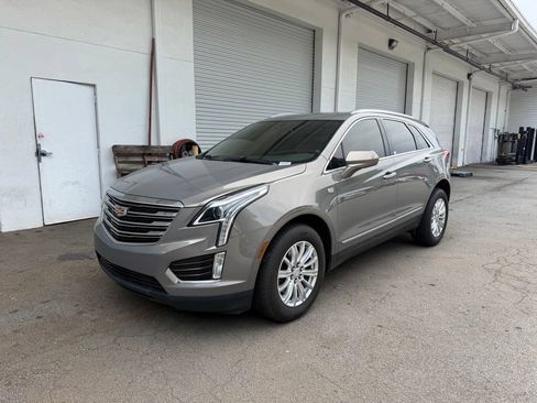 Used 2017 Cadillac XT5 FWD image 3