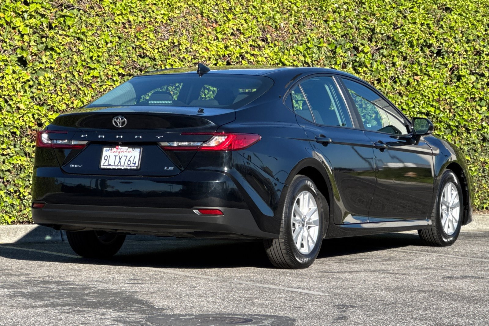 Used 2025 Toyota Camry LE FWD image 4