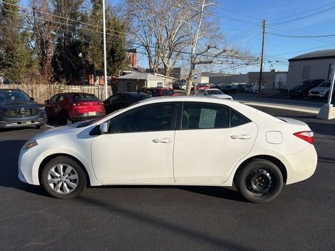 Used 2015 Toyota Corolla LE image 8