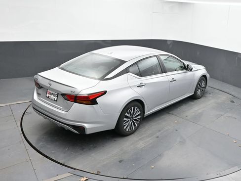 Used 2024 Nissan Altima 2.5 SV FWD image 35