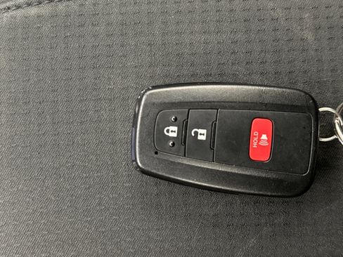 Used 2022 Toyota Prius LE image 22