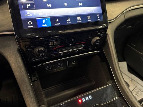 Used 2021 Jeep Grand Cherokee L Limited AWD/4WD image 16