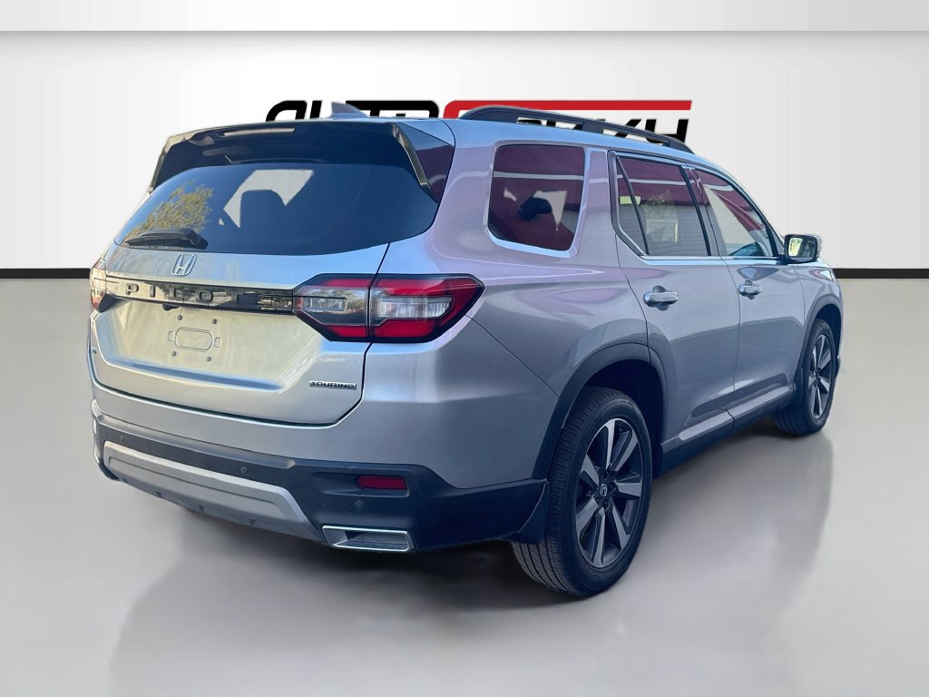 Used 2025 Honda Pilot Touring image 7