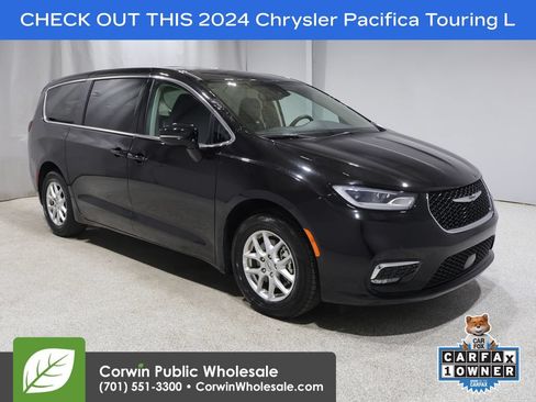 Used 2024 Chrysler Pacifica Touring-L FWD image 1