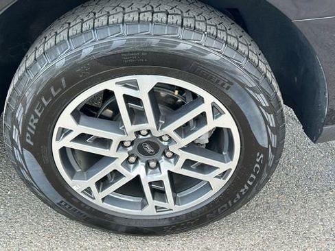Certified 2025 Ford Expedition Active AWD/4WD image 6