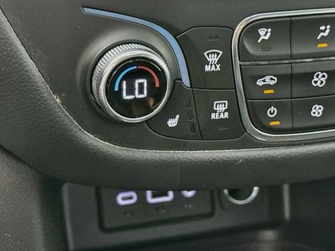 Used 2021 Chevrolet Equinox LT FWD image 20
