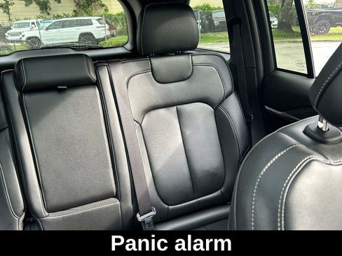 Certified 2024 Jeep Grand Cherokee Limited w/ Black Appearance Package image 17