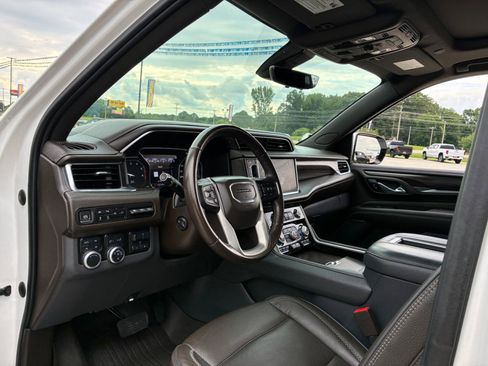 Used 2021 GMC Yukon Denali w/ Denali Premium Package AWD/4WD image 15