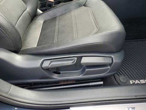 Used 2017 Volkswagen Passat 1.8T R-Line image 40