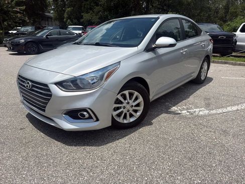 Used 2020 Hyundai Accent SEL FWD image 2