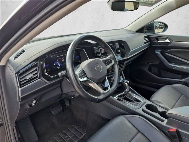 Used 2024 Volkswagen Jetta SE FWD image 9