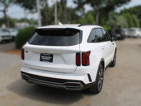 Certified 2023 Kia Sorento S FWD image 7