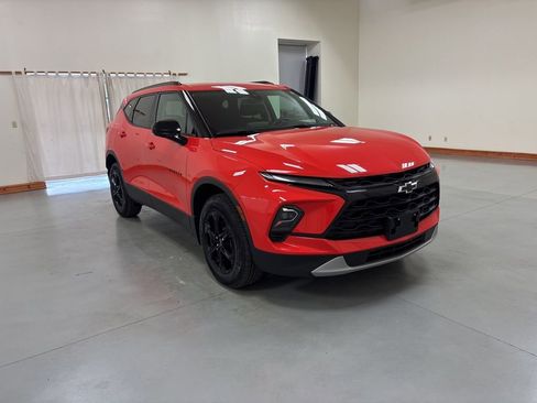 Used 2025 Chevrolet Blazer LT w/ Convenience Package AWD/4WD image 2